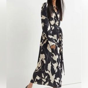 Black and white A line dress H&M